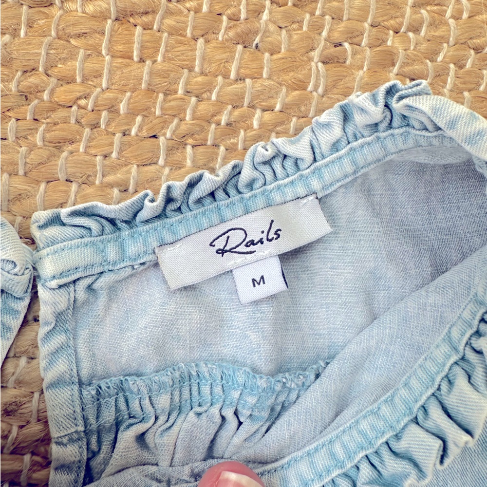 Rails Filomena‎ ruched top light blue denim color with ruffle sleeves size M - Picture 5 of 7